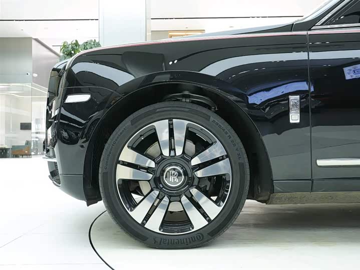 Фото 4 - Rolls-Royce Cullinan