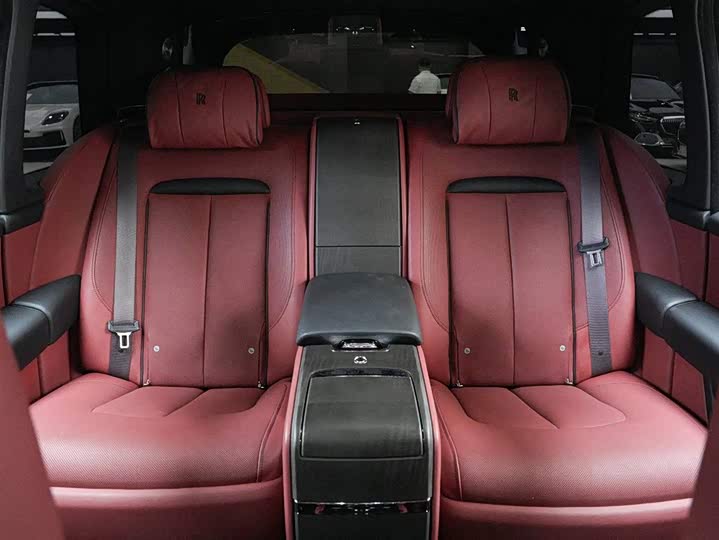 Фото 6 - Rolls-Royce Cullinan