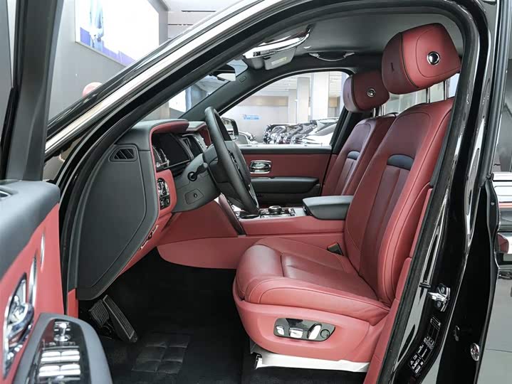 Фото 9 - Rolls-Royce Cullinan