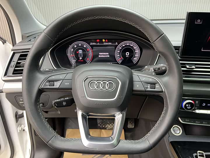Фото 7 - Audi Q5L