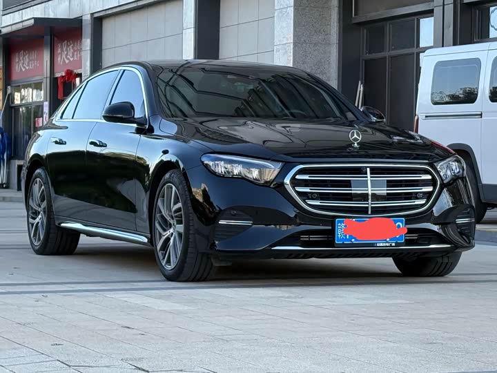 Фото 1 - Mercedes-Benz E-Class