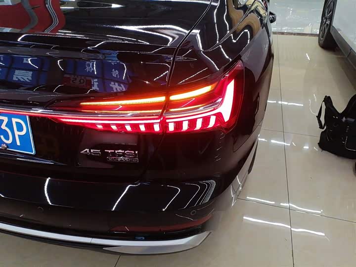 Фото 8 - Audi A6L