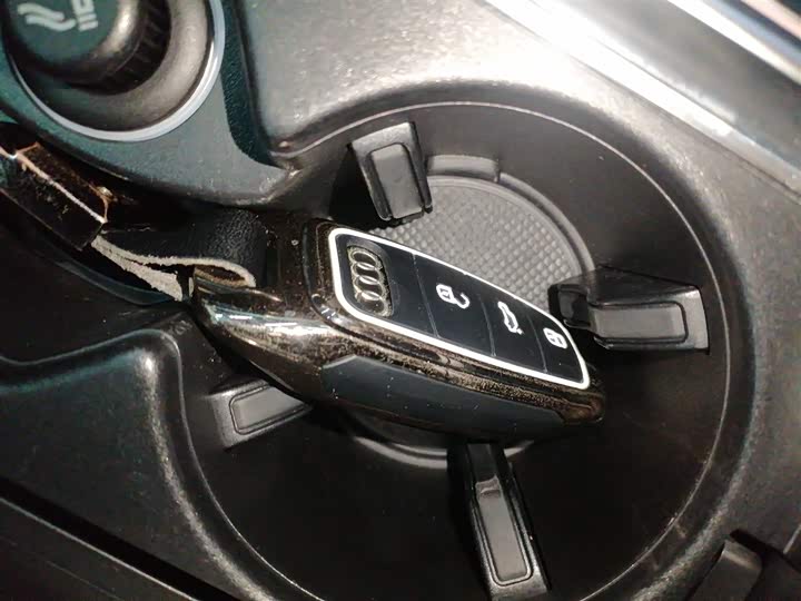 Фото 9 - Audi A6L