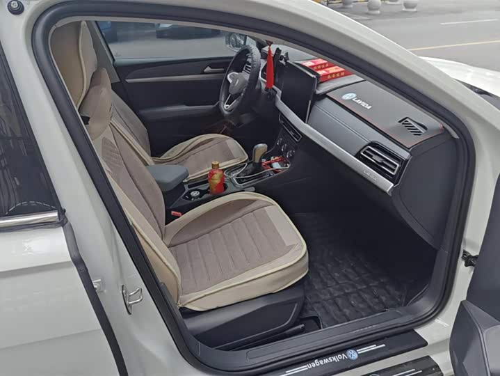 Фото 8 - Volkswagen Lavida