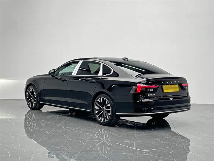 Фото 4 - Volvo S90
