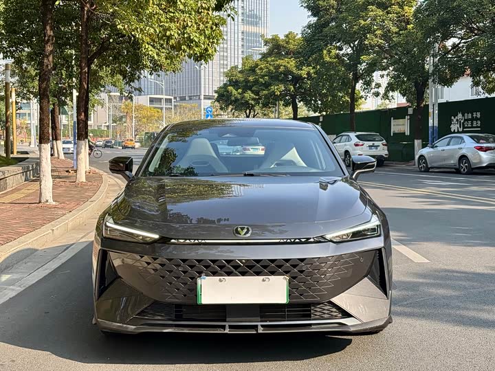 Фото 3 - Changan UNI-V Hybrid