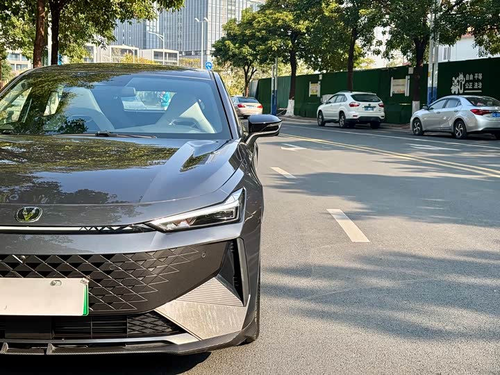 Фото 4 - Changan UNI-V Hybrid