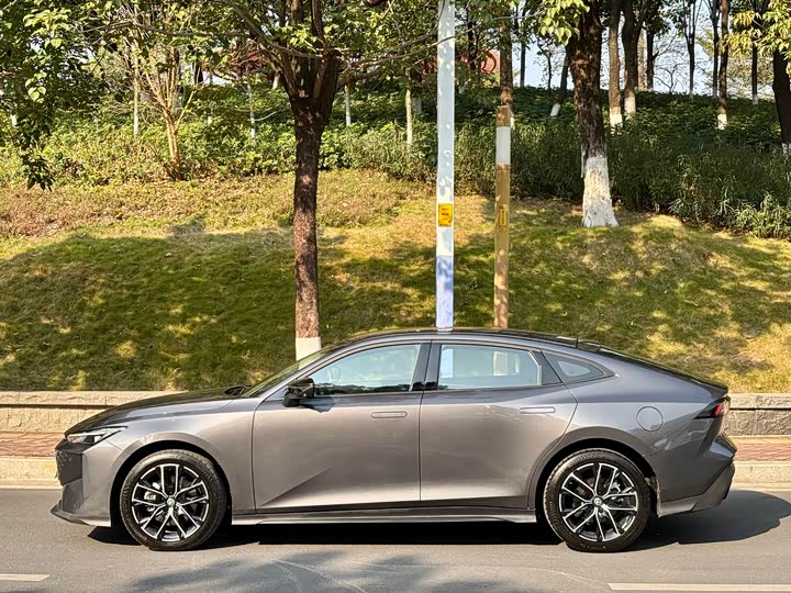 Фото 6 - Changan UNI-V Hybrid