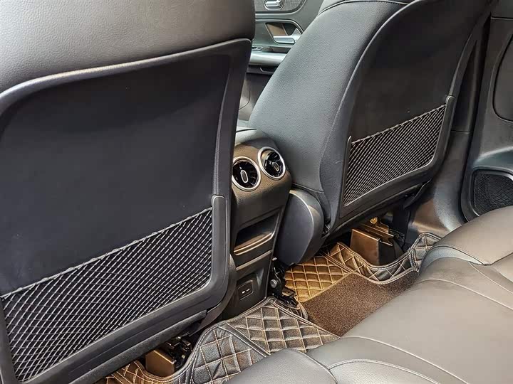 Фото 9 - Mercedes-Benz GLA-Class