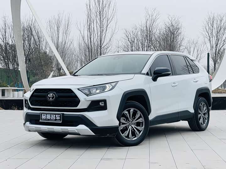 Фото 1 - Toyota RAV4