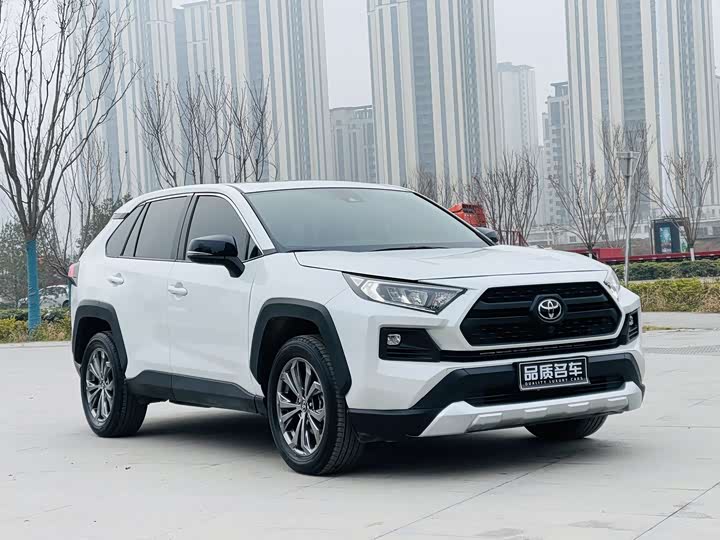 Фото 2 - Toyota RAV4