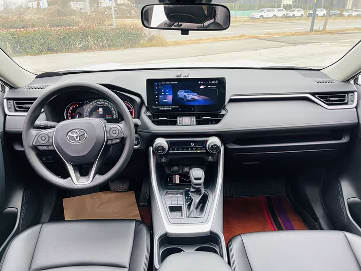 Фото 5 - Toyota RAV4