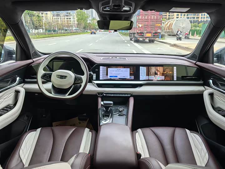 Фото 3 - Geely Monjaro