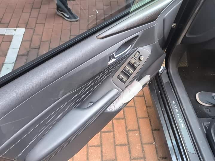 Фото 7 - Toyota Avalon