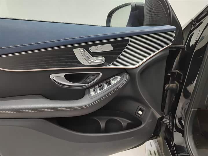 Фото 9 - Mercedes-Benz EQC