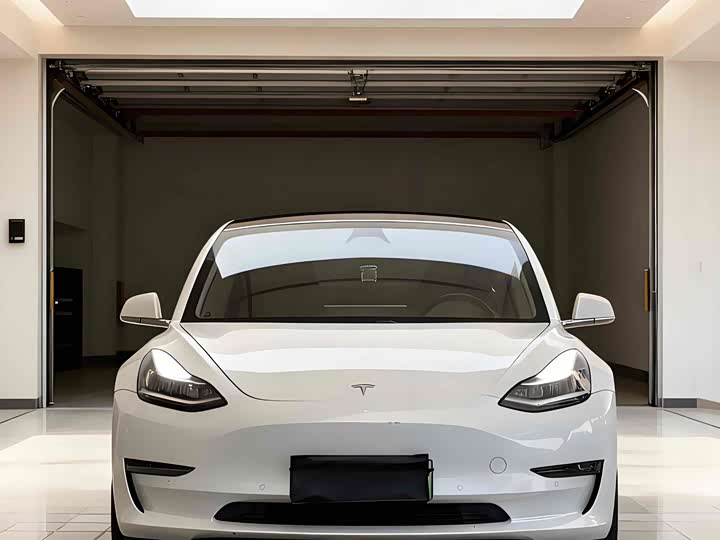 Фото 2 - Tesla Model 3