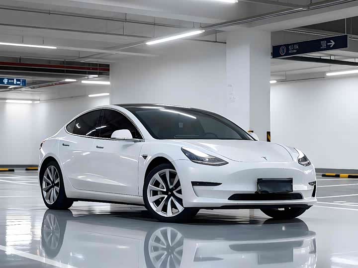 Фото 3 - Tesla Model 3