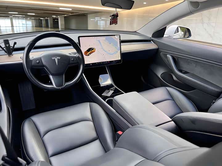 Фото 5 - Tesla Model 3