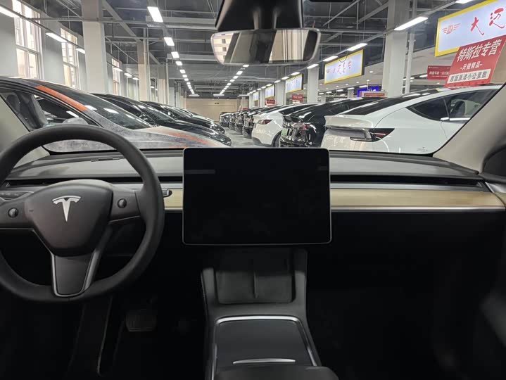 Фото 8 - Tesla Model Y