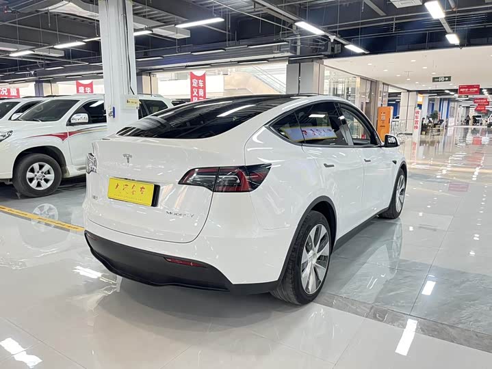 Фото 9 - Tesla Model Y