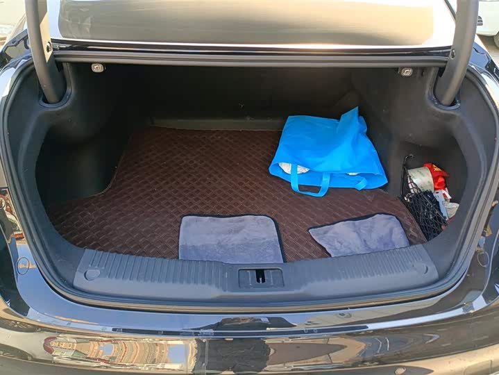 Фото 4 - Hongqi H5