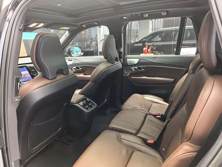 Фото 6 - Volvo XC90