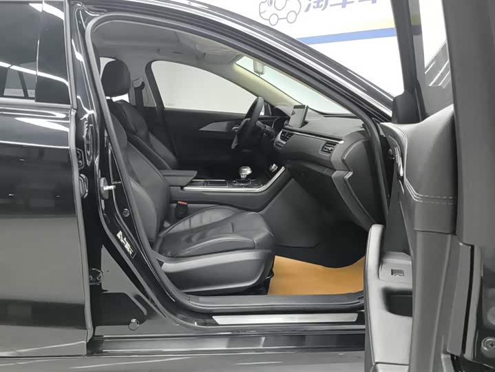 Фото 8 - Hongqi H5