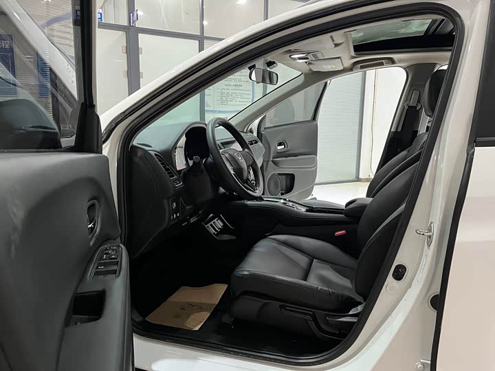 Фото 8 - Honda Vezel