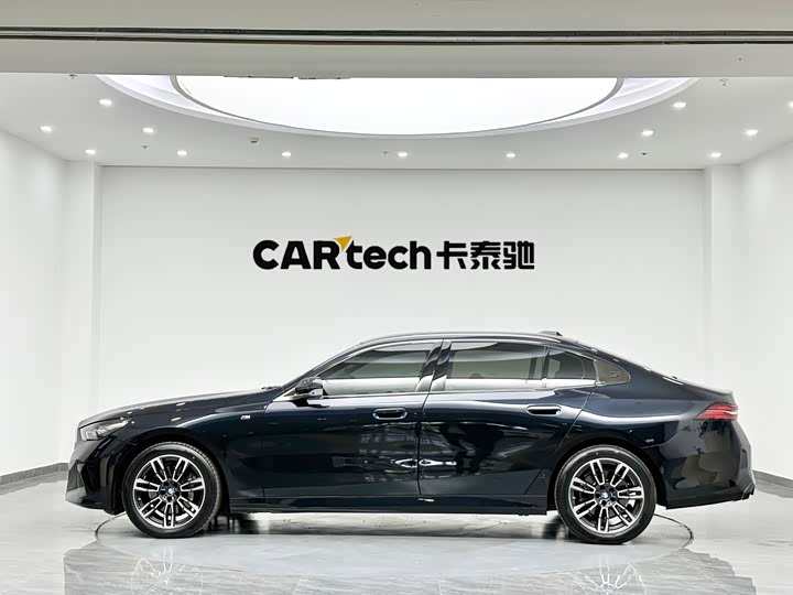 Фото 5 - BMW 5 Series