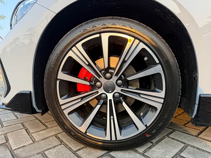 Photo 9 - Geely Preface