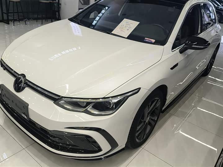 Фото 1 - Volkswagen Golf