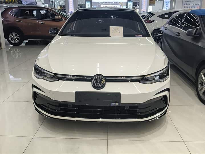 Фото 2 - Volkswagen Golf