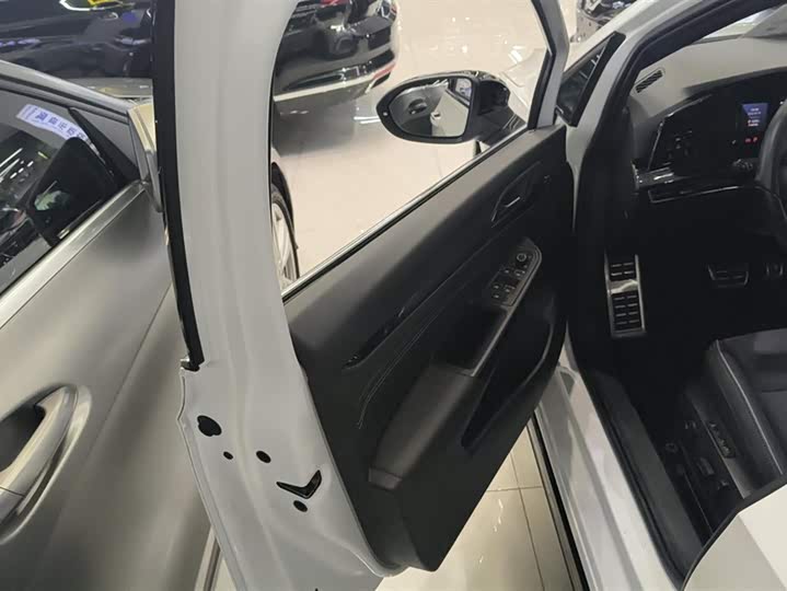 Фото 7 - Volkswagen Golf