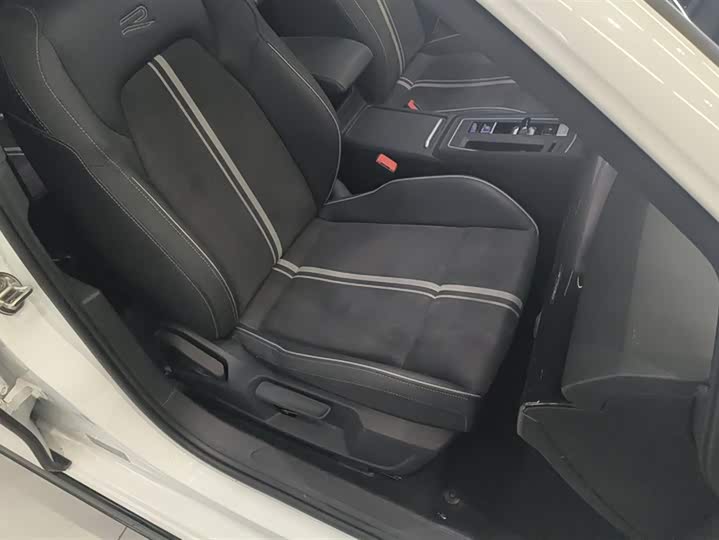 Фото 8 - Volkswagen Golf