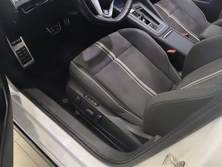 Фото 9 - Volkswagen Golf