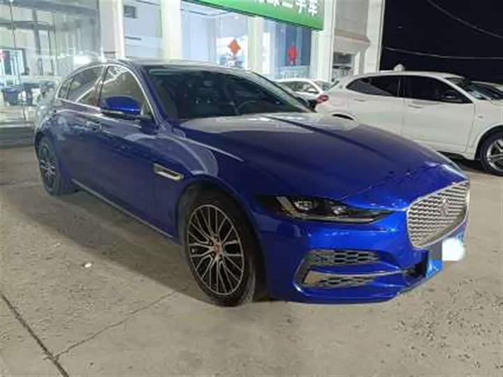 Фото 2 - Jaguar XE L
