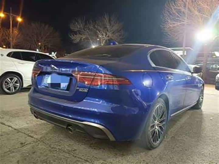 Фото 3 - Jaguar XE L