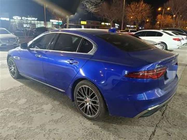 Фото 4 - Jaguar XE L