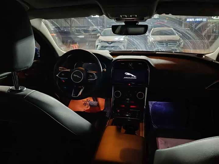 Фото 5 - Jaguar XE L