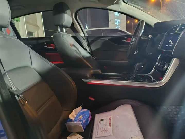 Фото 6 - Jaguar XE L