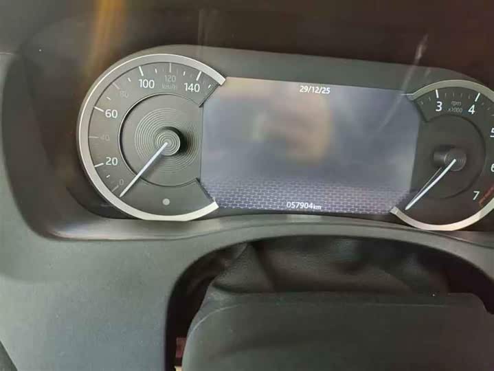 Фото 7 - Jaguar XE L