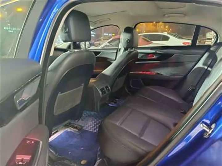 Фото 8 - Jaguar XE L