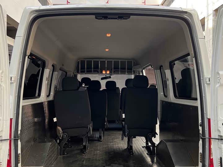 Фото 6 - Maxus V80