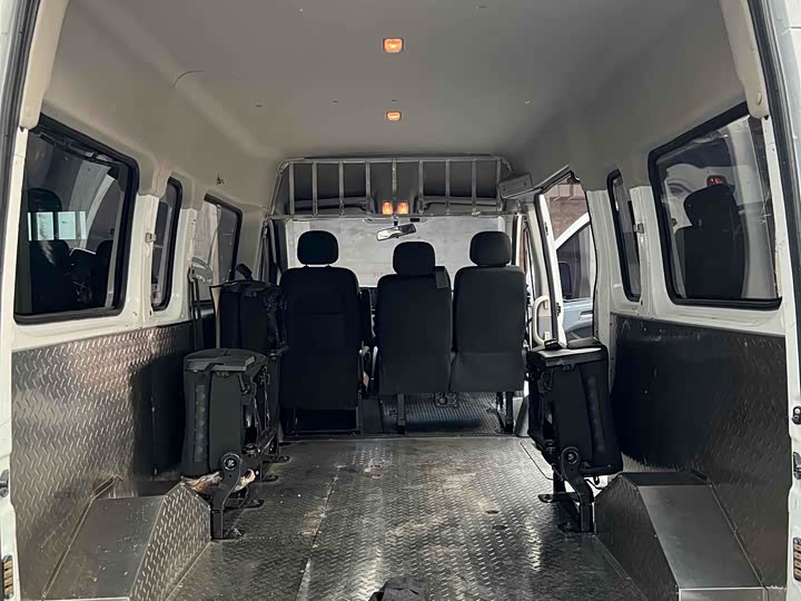 Фото 8 - Maxus V80