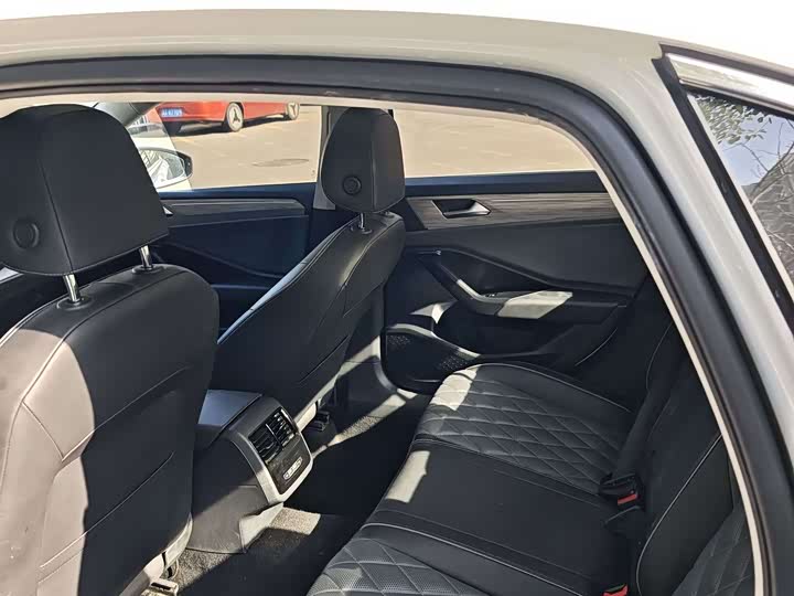 Фото 9 - Volkswagen Sagitar L