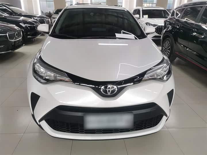 Фото 3 - Toyota C-HR