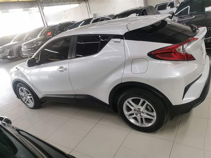 Фото 5 - Toyota C-HR