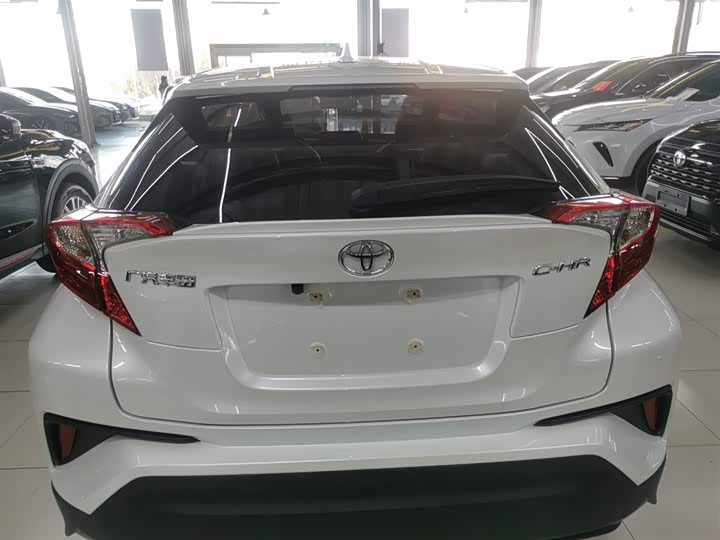 Фото 6 - Toyota C-HR