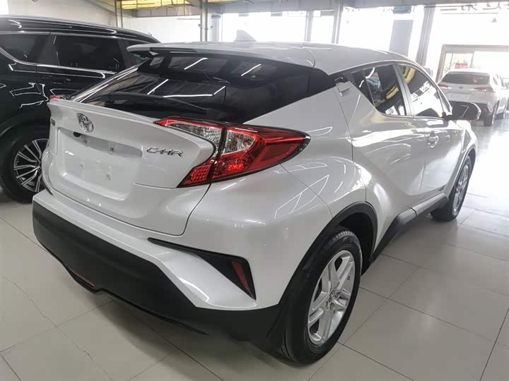 Фото 7 - Toyota C-HR