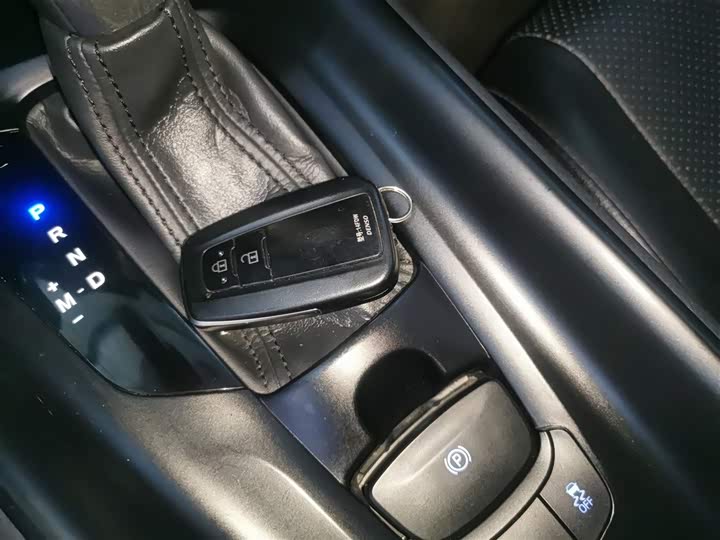 Фото 9 - Toyota C-HR